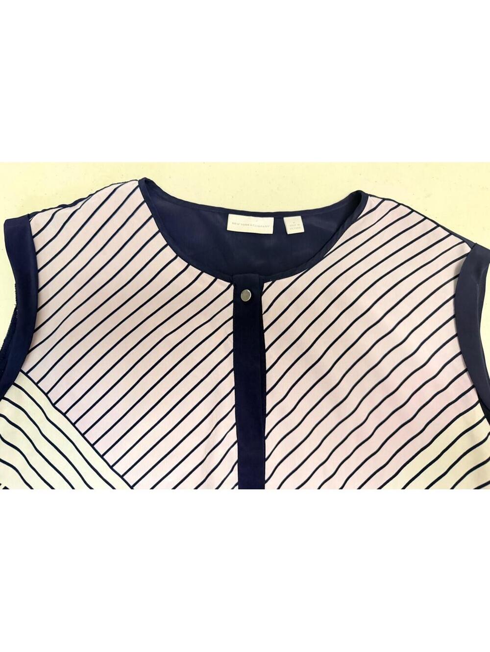 New York and Company Women sleeveless blouse size M